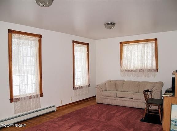 2nd image of 915 9th Ave