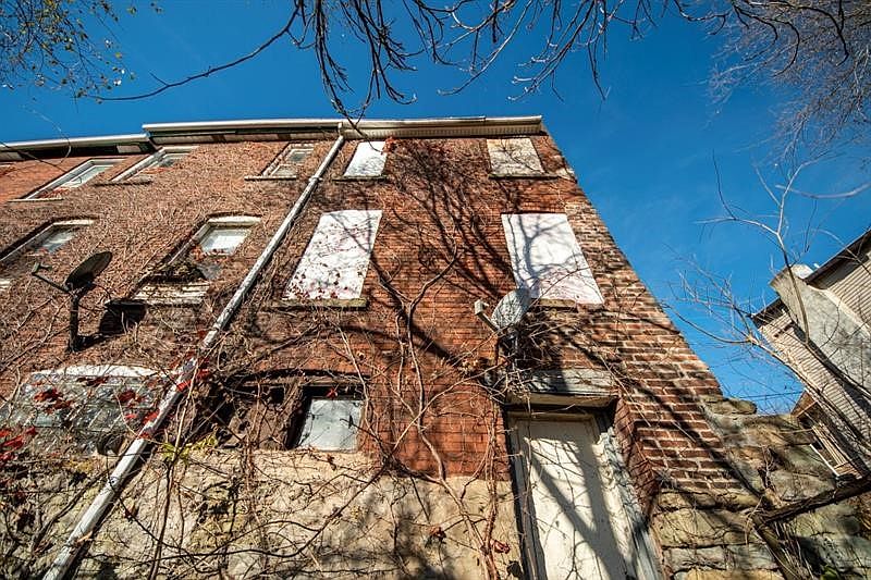 2nd image of 162 Marsden St