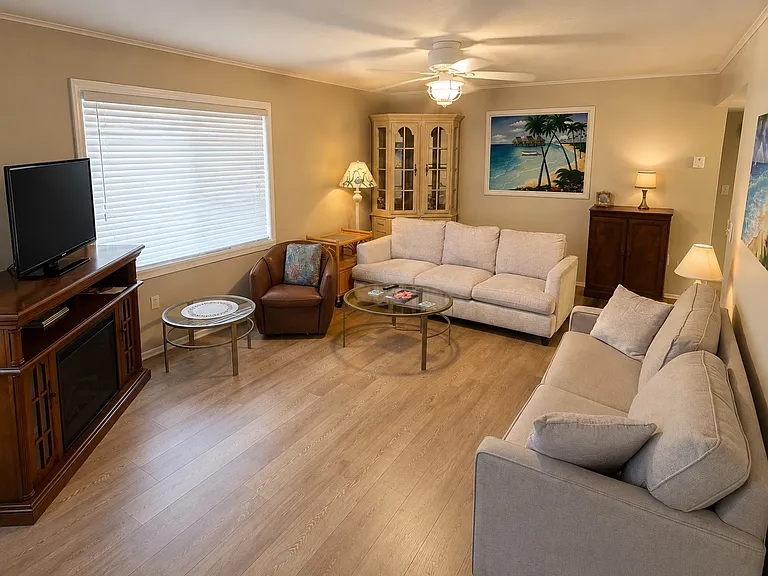 620 Flamingo Dr #201 — Photo 8