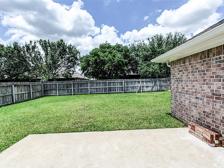 305 Landsburg Ln — Photo 23