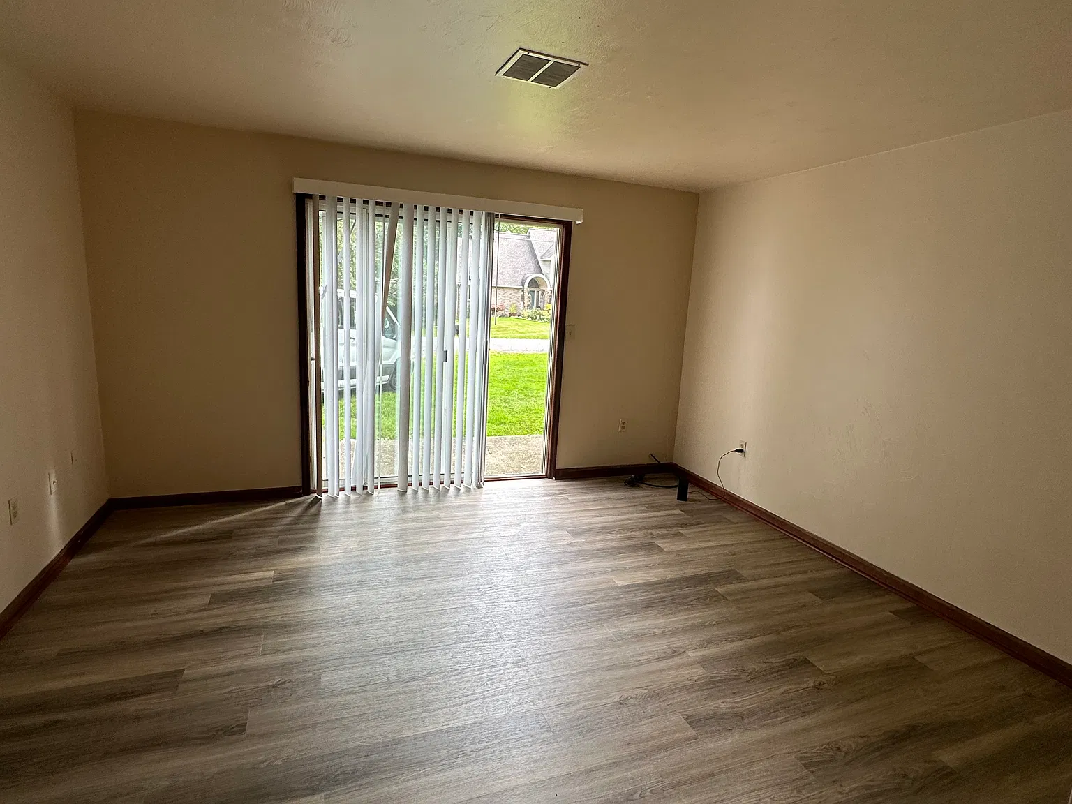 2 bed, 1.5 bath, $1,100 — Photo 3