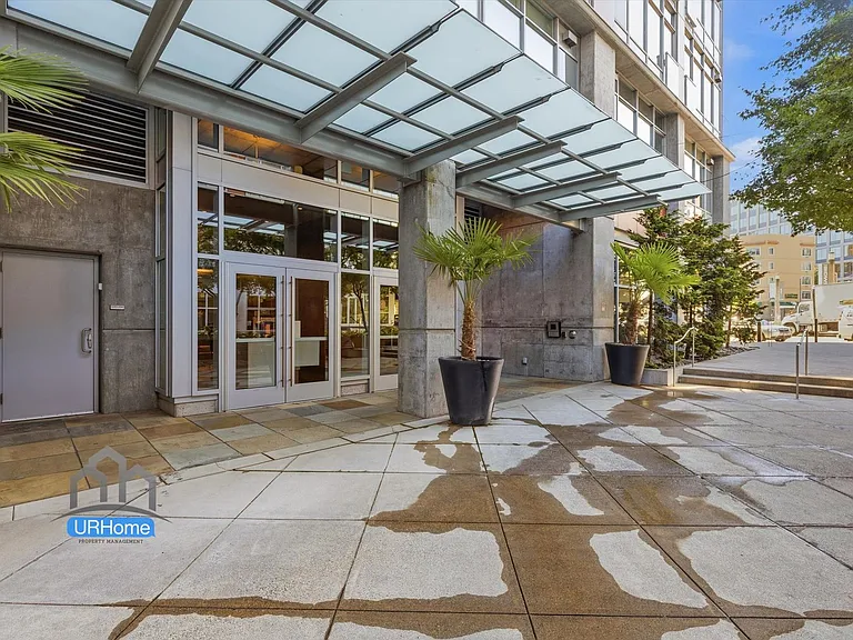 1926 W Burnside St #202 — Photo 28