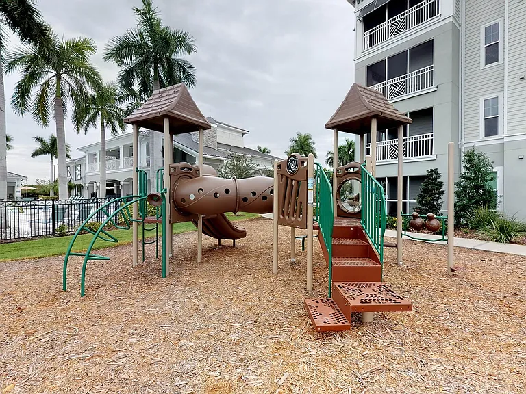 Peridot Palms — Photo 32