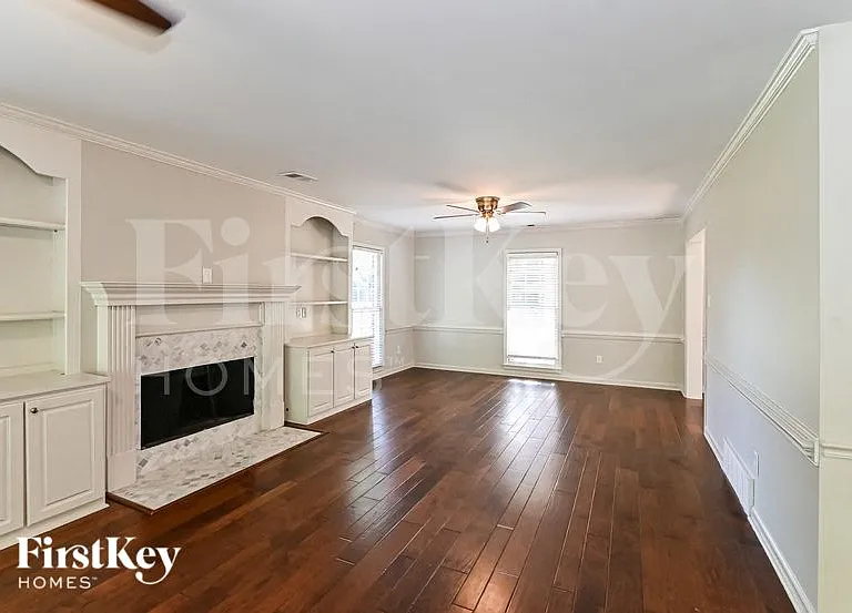 1217 Pinpointe Dr — Photo 2