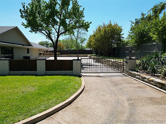 3rd image of 2200 Cloverleaf Pl