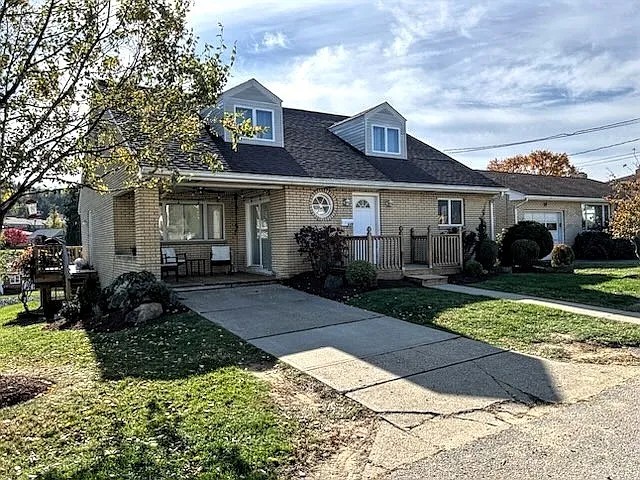 640 Green St photo 1