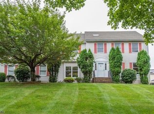 9 Sara Ln, Succasunna, NJ 07876