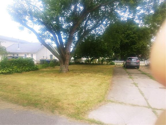 5th image of 2917 Feasler St