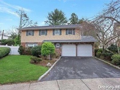 8 Stuart Court, Huntington Station, NY, 11746