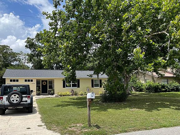 3rd image of 208 Delespine Dr