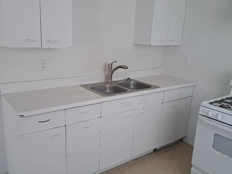 623 NE Davis St #3 — Photo 7