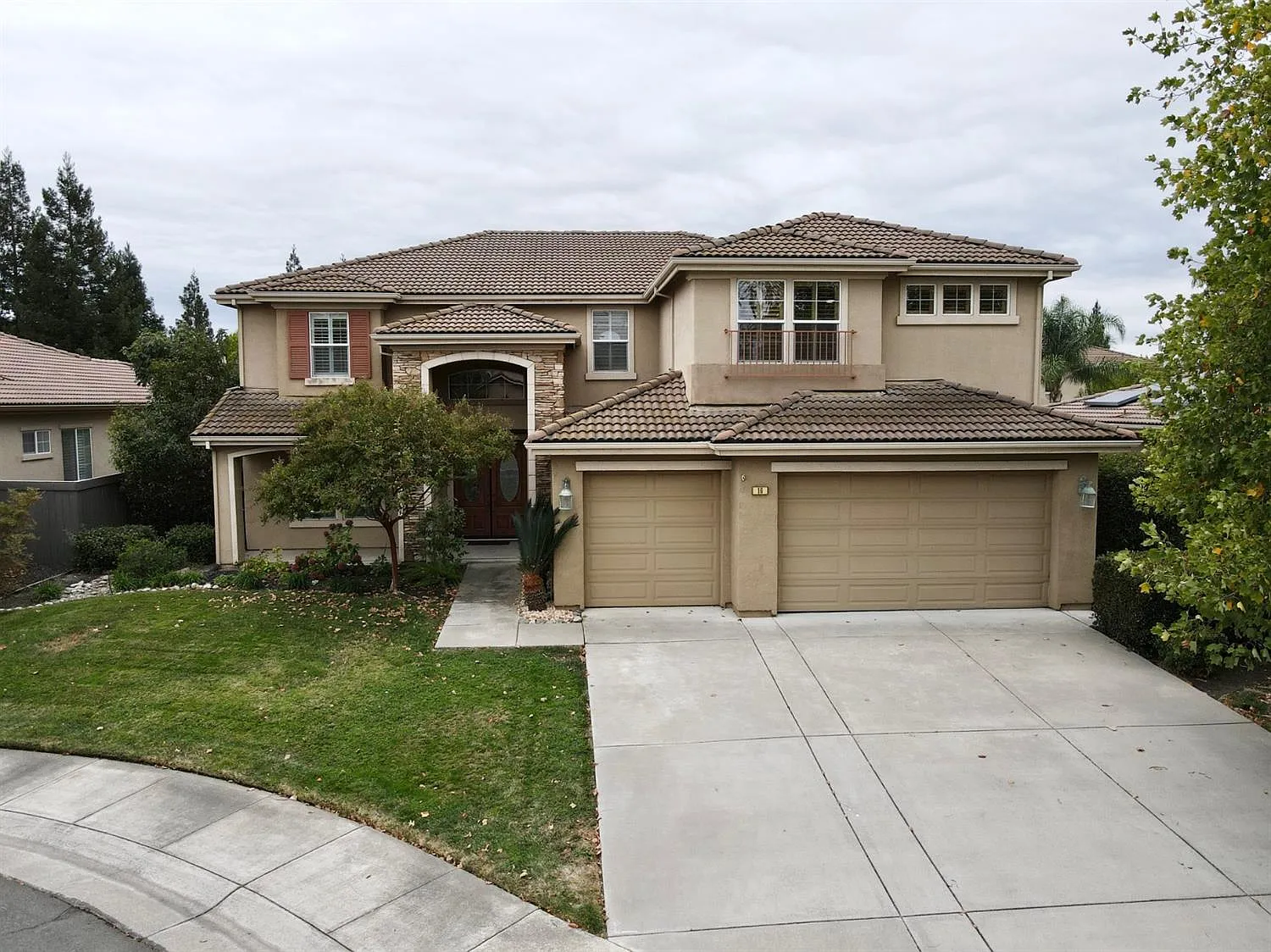 16 Cadman Ct photo 1