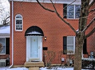 813 Evernia Ct, Geneva, IL 60134