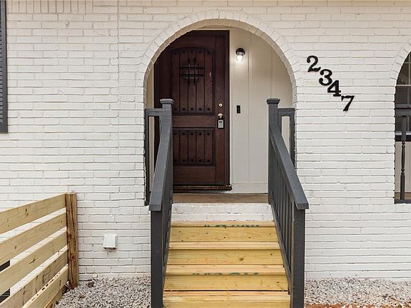 3rd image of 2347 Greenway Dr