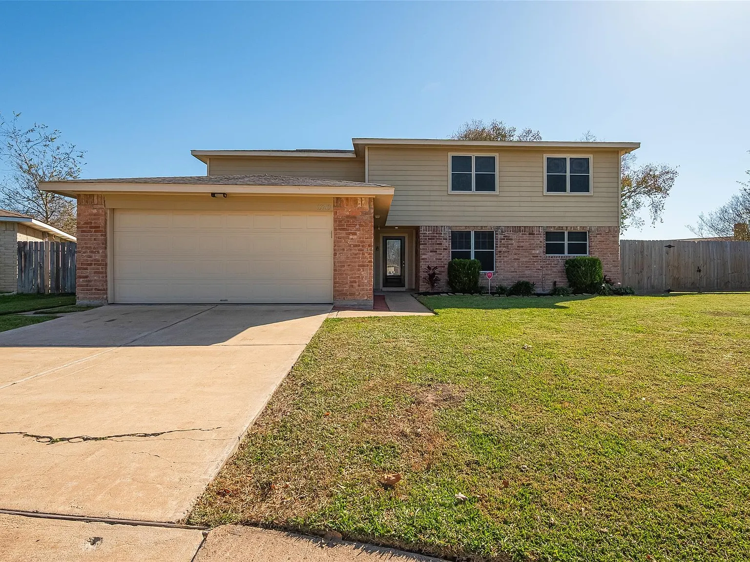 5 bed, 3.5 bath, 3217 sqft, $2,500 — Photo 1