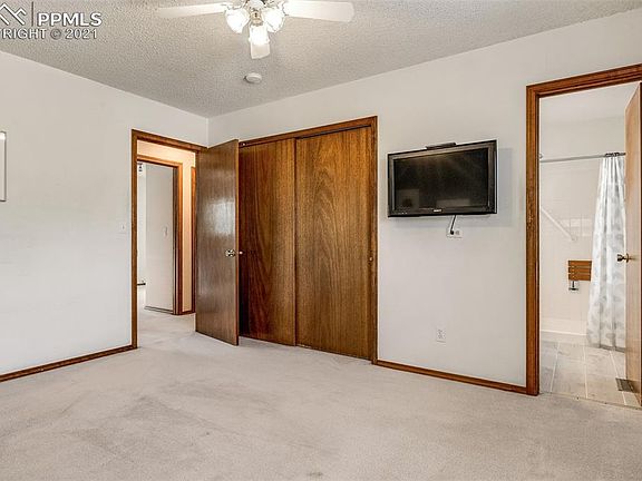 2nd image of 5050 Farmingdale Dr