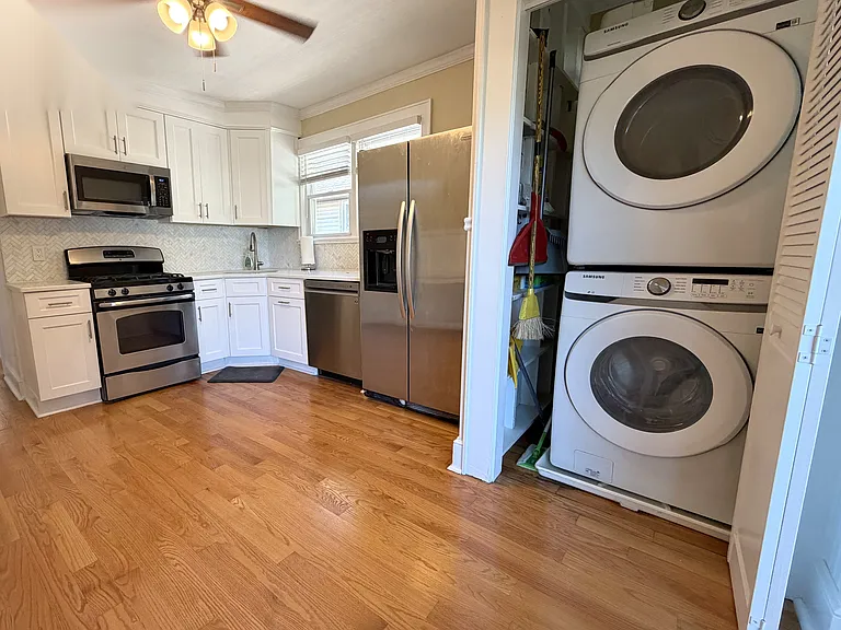 124 Burnside Ave #2 — Photo 2