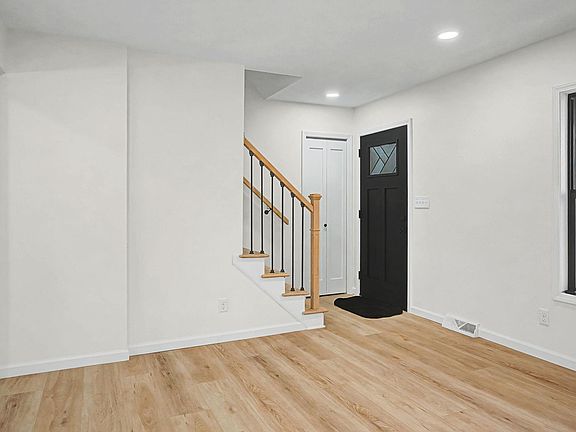 4th image of 749 Cumberland Ave