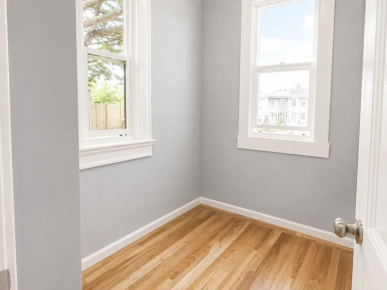 435 Spruce St — Photo 4