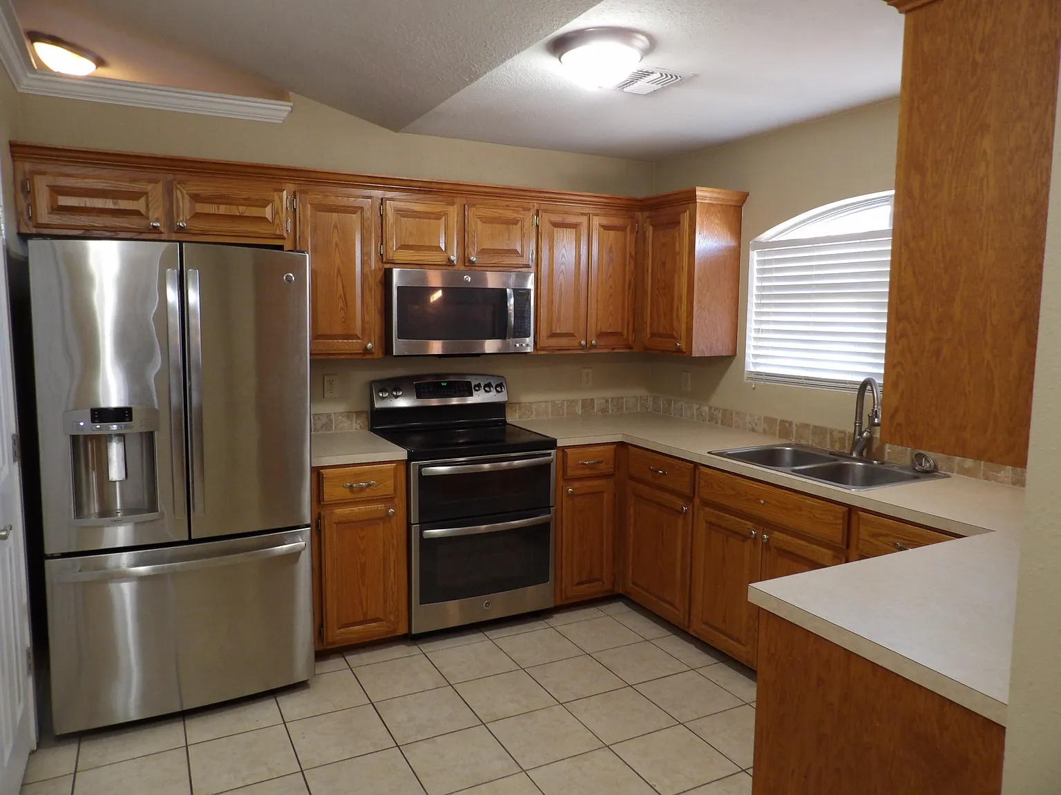 3 bed, 1392 sqft, $1,495 — Photo 3