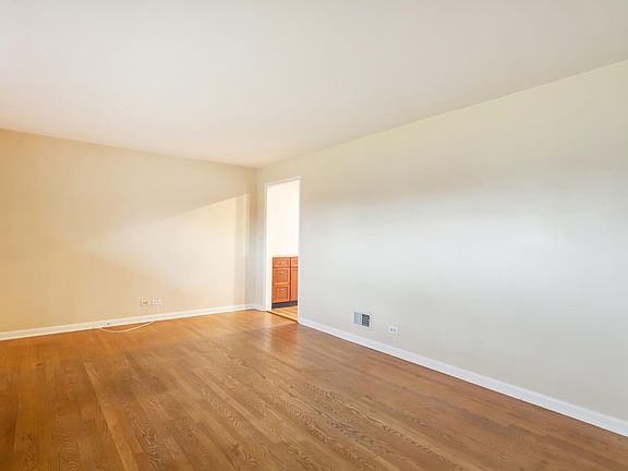 5th image of 138 S Linden Ave