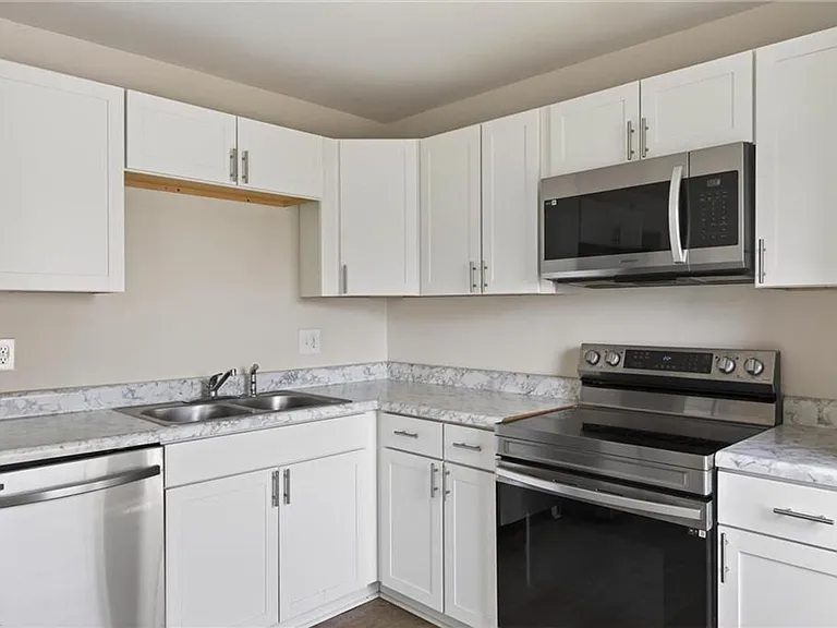 3017 Herrmann Ct — Photo 6