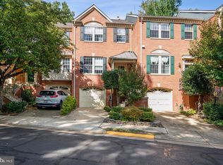 1386 Park Garden Ln, Reston, VA 20194