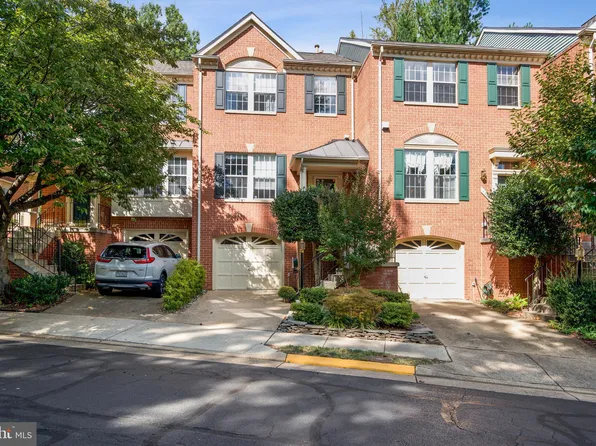 1386 Park Garden Ln, Reston, VA 20194