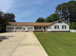 120 Ridgecrest Dr, Mount Olive, NC 28365