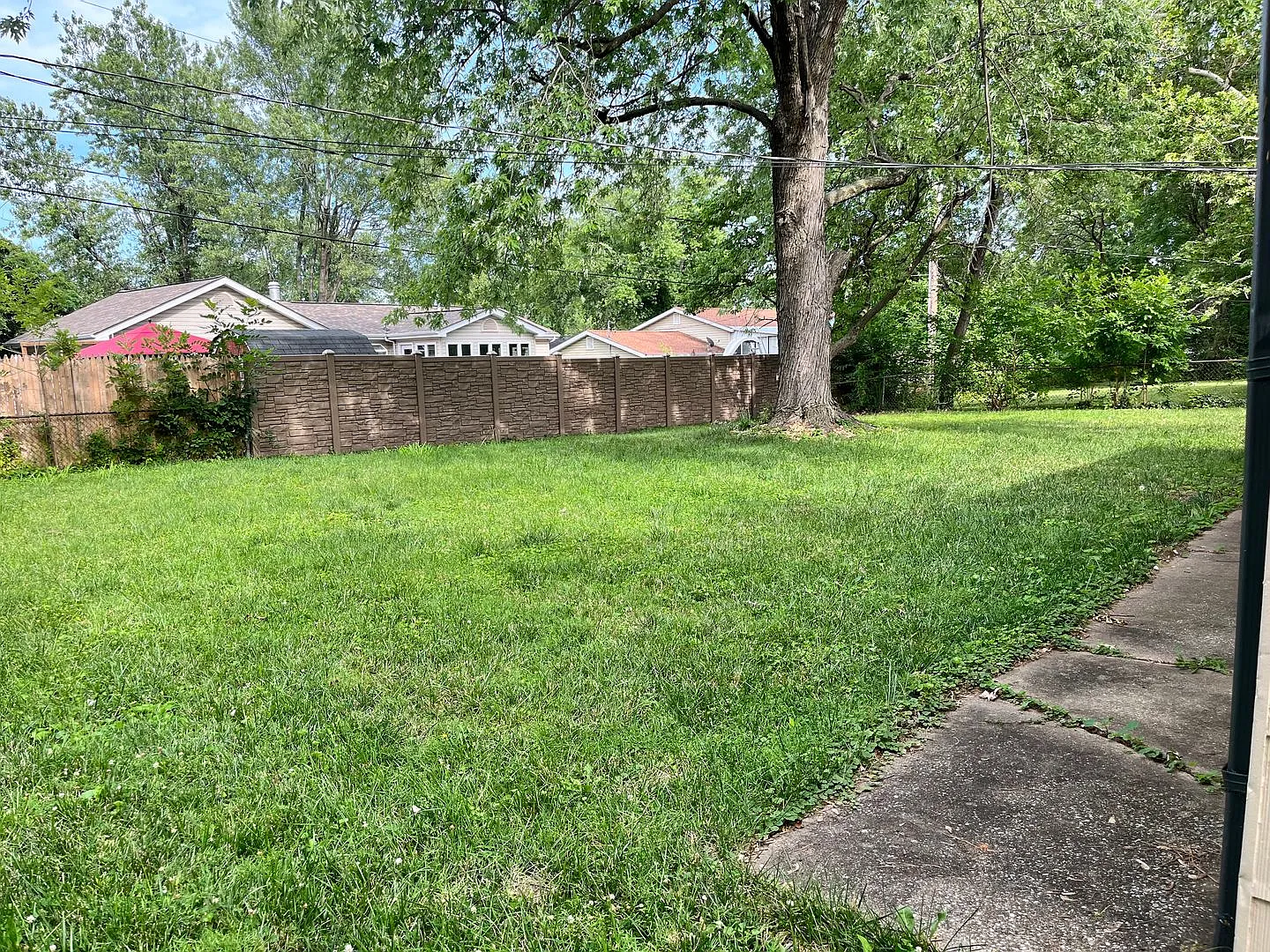 Freshly updated 3 Bedroom Home with a Garage and Fenced in Backyard. — Photo 3
