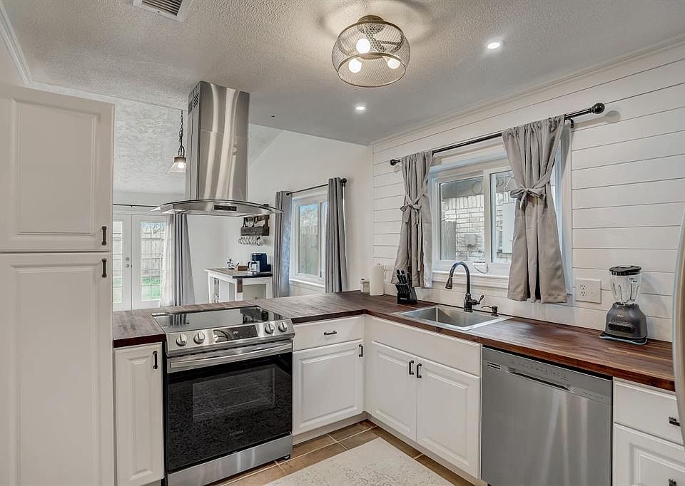 1st image of 17006 Barcelona Drive