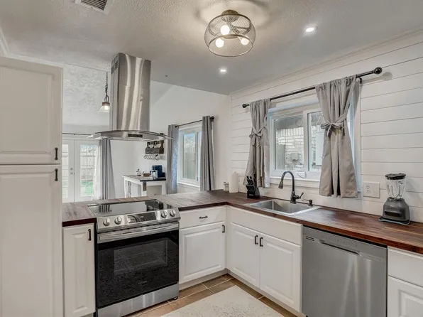 17006 Barcelona Drive, Friendswood, TX 77546
