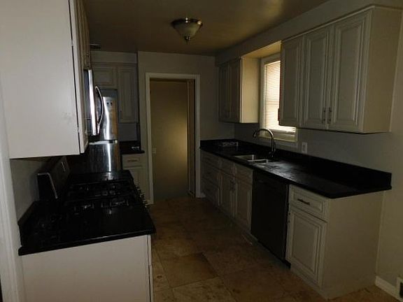 3rd image of 19215 Woodland St