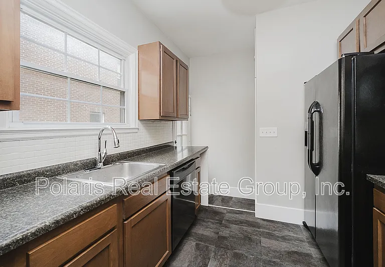 3346 Fall Creek Pkwy — Photo 15