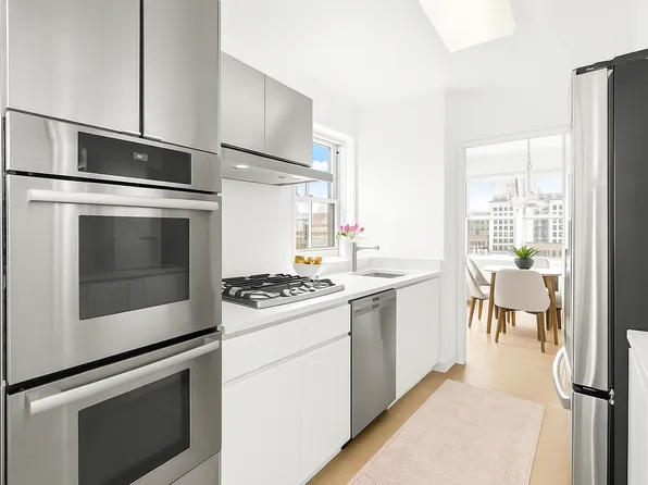 20 East 9th Street image 15 of 38