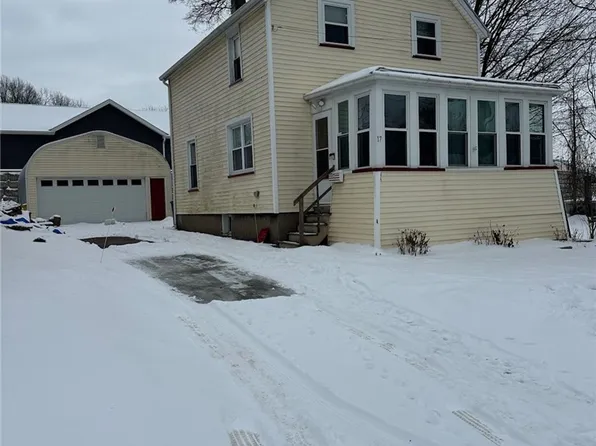 17 Durant Pl, Fairport, NY 14450
