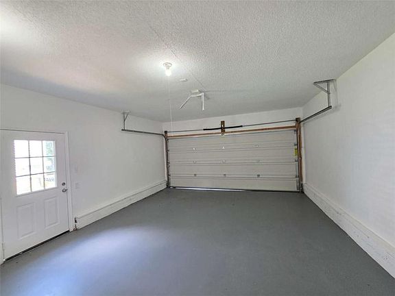 4th image of 232 Hampton Dr