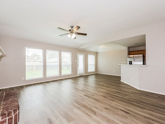 4th image of 1013 Ronald Allen Ct