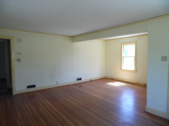 5th image of 2617 E 28th St