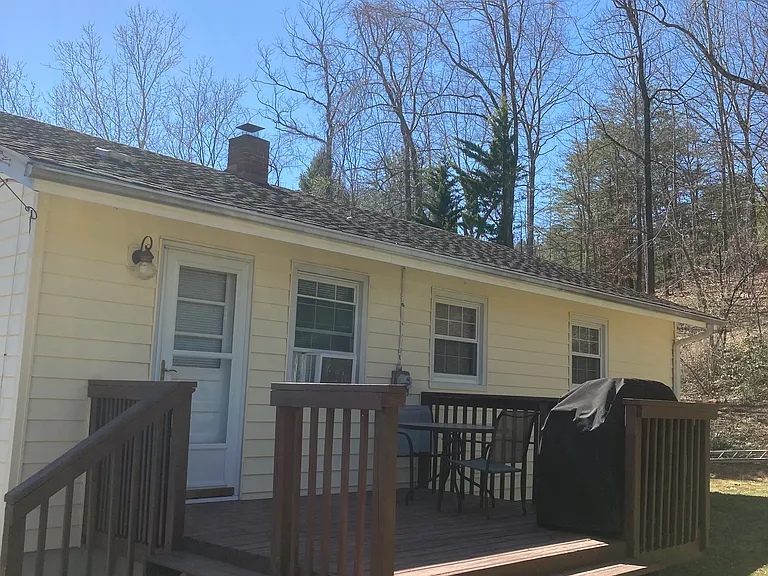 2533 Wildwood Rd — Photo 3
