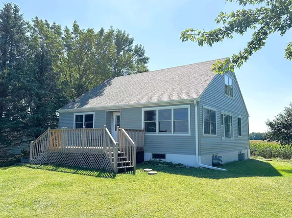 2808 College Dr, Emmetsburg, IA 50536
