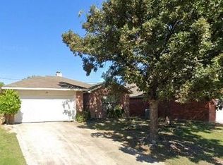 818 Thorton Dr, Cedar Hill, TX 75104
