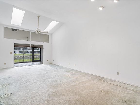 2nd image of 137 Fox Glen Dr #6-27
