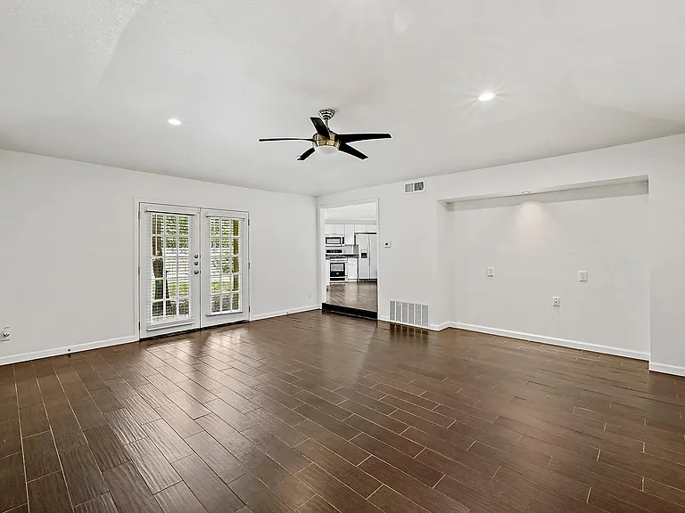 1702 Colony Creek Dr — Photo 4