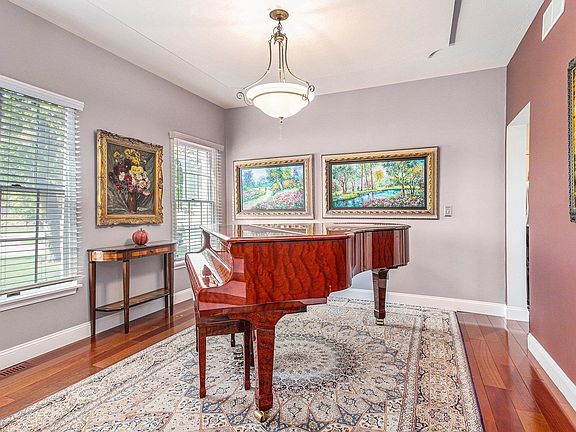 5th image of 20373 Meridian Ct
