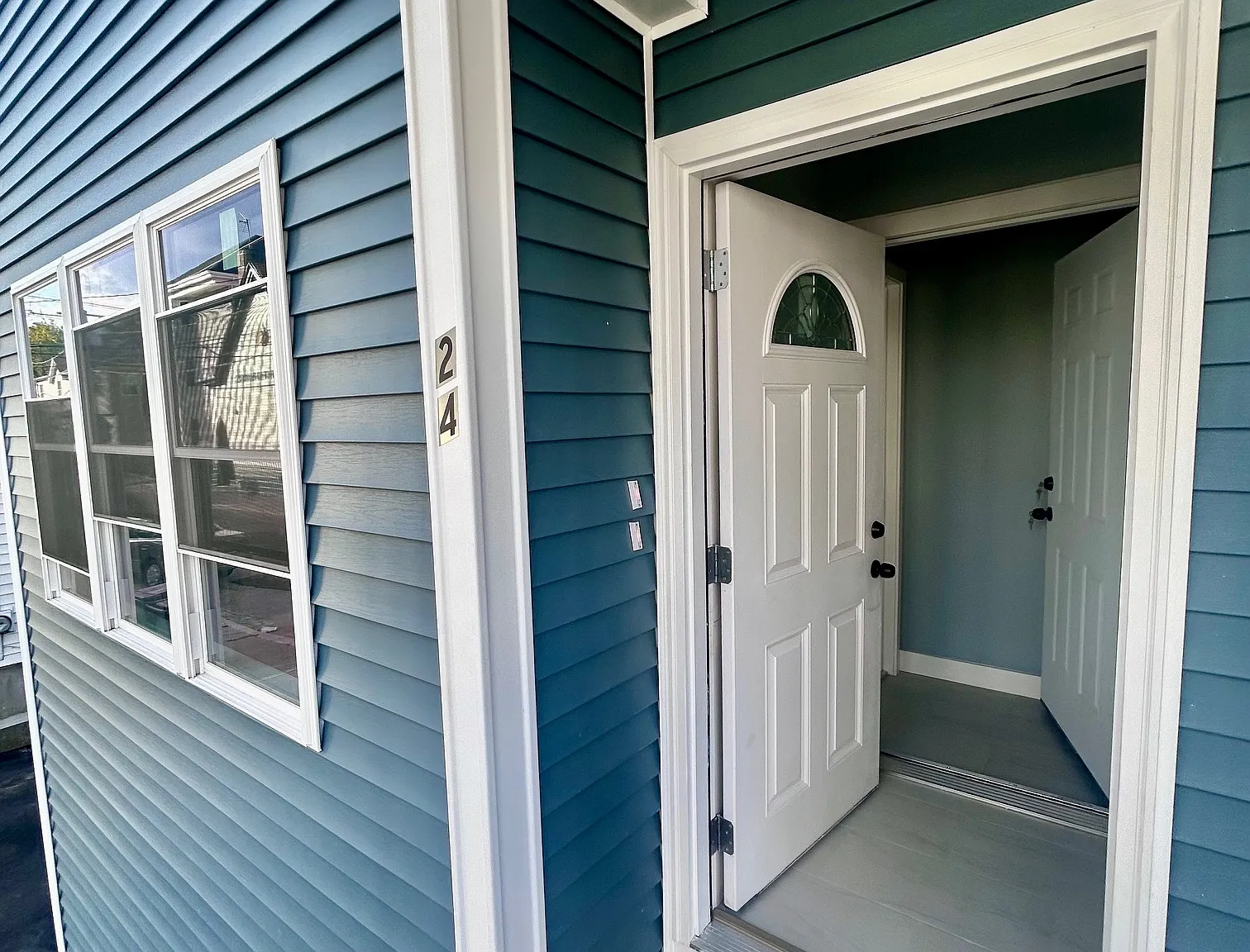 24 Vandewater St — Photo 2