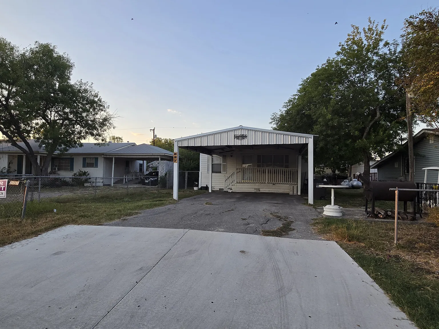 227 Esma St — Photo 2