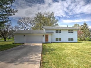 3325 Las Vegas Dr, Decatur, IL 62526