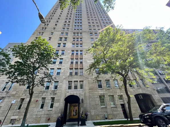 5000 S East End Ave APT 10C, Chicago, IL 60615