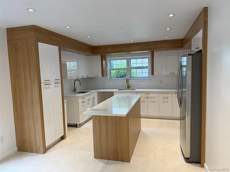 48 Somerset Dr — Photo 3